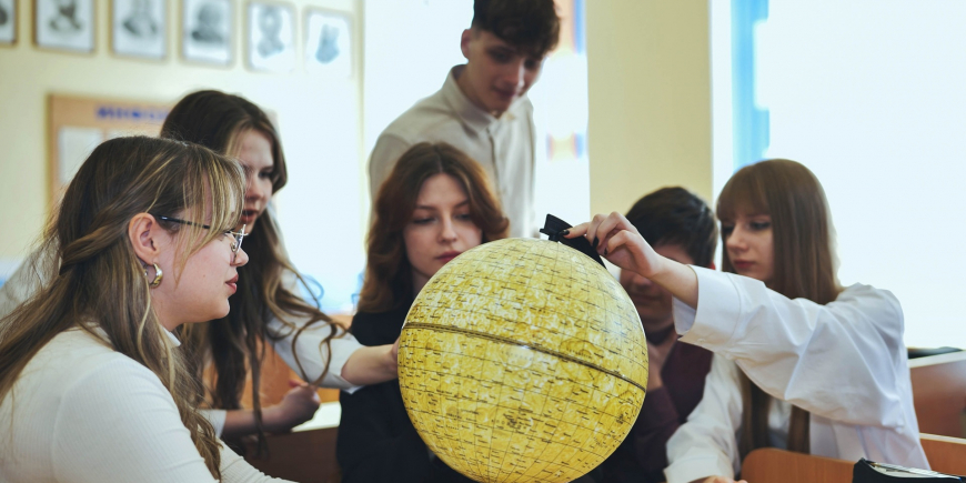 VALDITARA ANNUNCIA NUOVE MISURE PER L’INTEGRAZIONE SCOLASTICA DEGLI STUDENTI PROVENIENTI DALL’ESTERO: FORMAZIONE DOCENTI E CORSI INTENSIVI DI ITALIANO