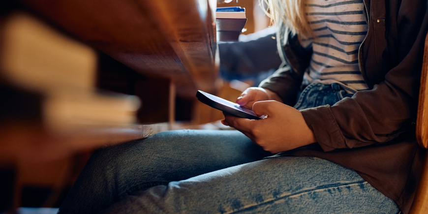 DIVIETO CELLULARI A SCUOLA: NUOVA SFIDA PER STUDENTI E DOCENTI
