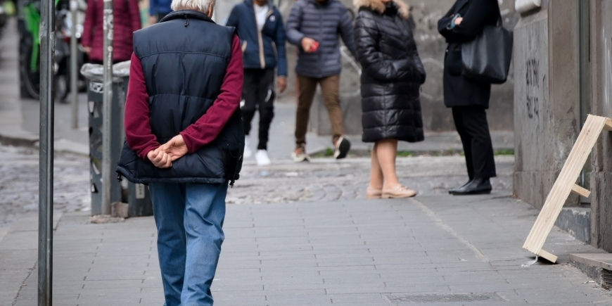 L’ITALIA CHE INVECCHIA: LA FOTOGRAFIA ALLARMANTE DELLA POPOLAZIONE GIOVANILE
