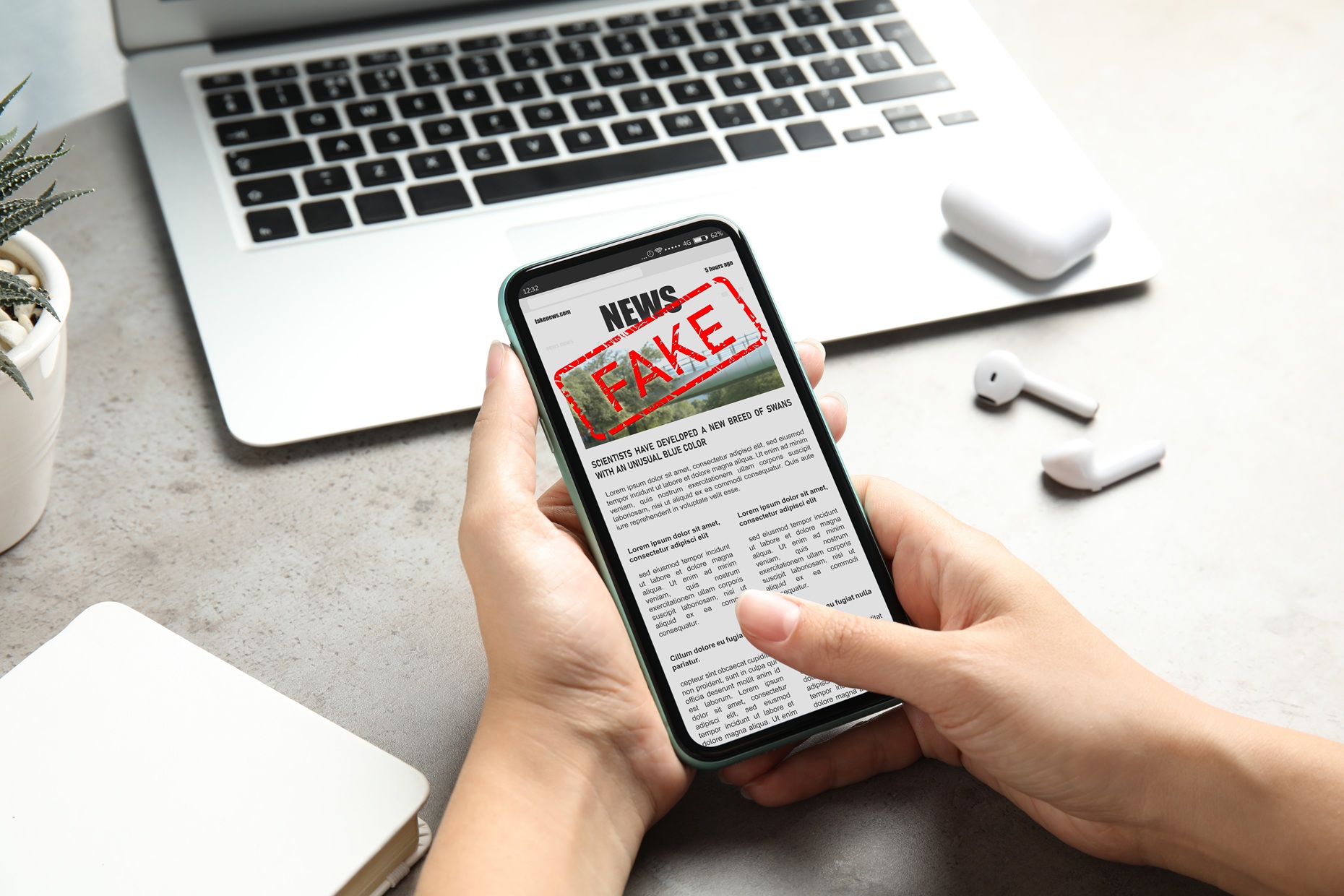 DISINFORMAZIONE OLNINE: TRA IL PARLAMENTO E LA SCUOLA