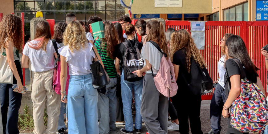 ISCRIZIONI 2026/2027: LICEI ANCORA IN TESTA, MA CRESCE LA FILIERA TECNICO-PROFESSIONALE 4+2