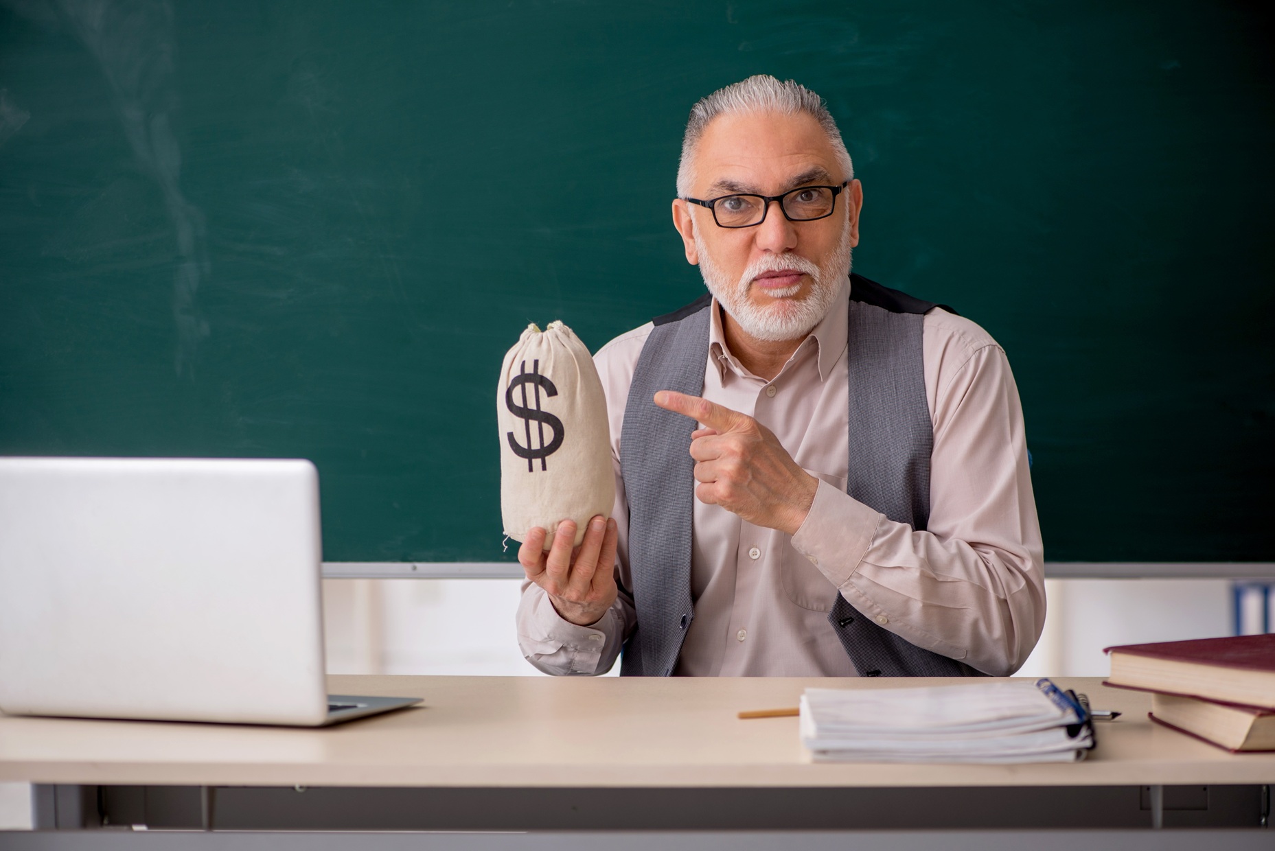 CARTA DEL DOCENTE 2026: NUOVE REGOLE, PIÙ BENEFICIARI E FONDI PER LA FORMAZIONE