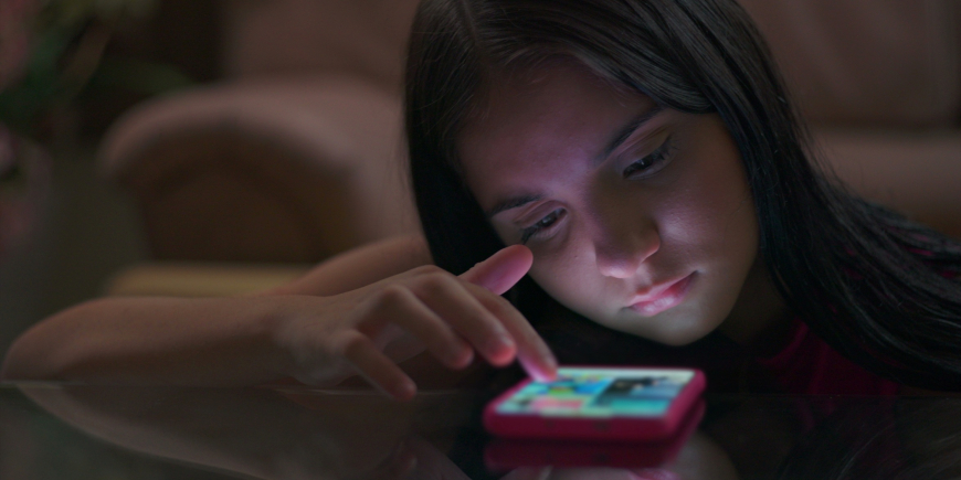 STOP AI SOCIAL SOTTO I 15 ANNI: LA NUOVA PROPOSTA E IL RUOLO DELLA SCUOLA