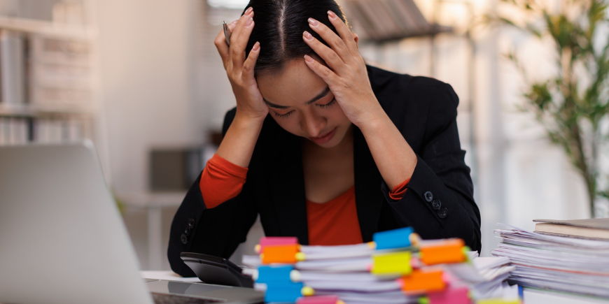 DOCENTI SOTTO PRESSIONE E PENSIONE PIÙ LONTANA: CRESCE L’ALLARME BURNOUT NELLA SCUOLA